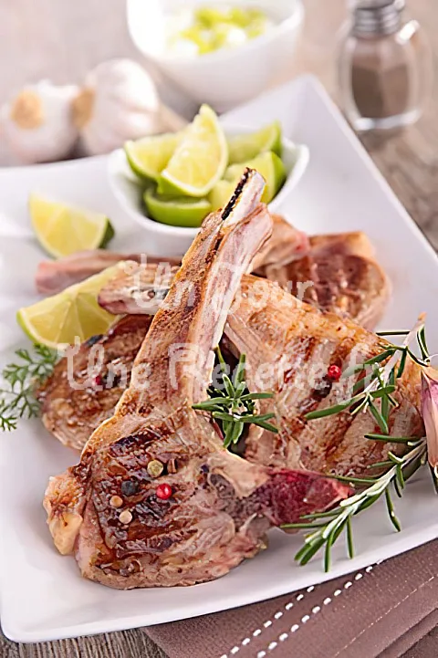 Photo de Côtelettes d'agneau grillées