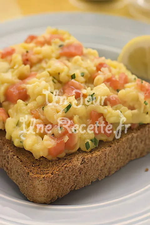 Photo de Oeufs brouillés au saumon