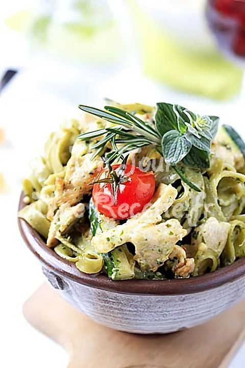 Photo de Pâtes au poulet et au pesto