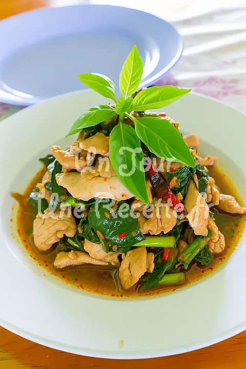 Photo de Poulet sauté au basilic thaï