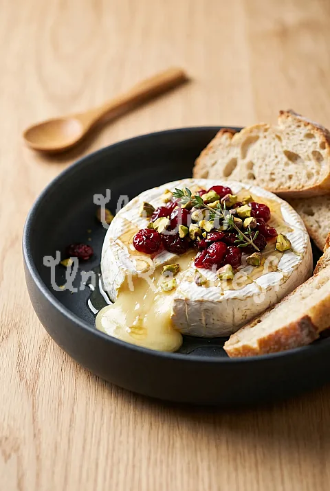 Photo de Camembert fondant aux canneberges & pistaches