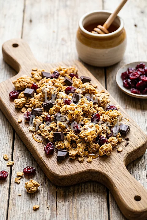 Photo de Granola au miel, au chocolat et aux canneberges