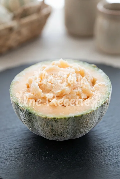 Photo de Sorbet minute dans demi-melon ou demi-pastèque congelé