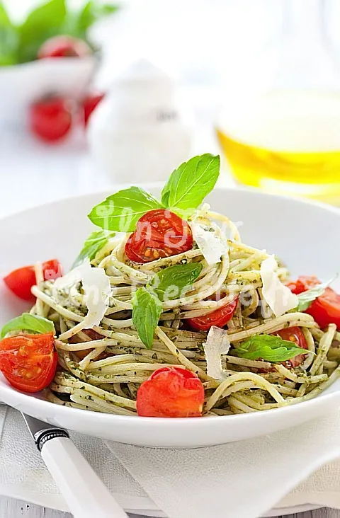 Photo de Spaghetti tomates et basilic