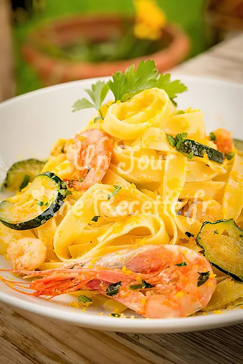 Photo de Tagliatelles aux courgettes et crevettes