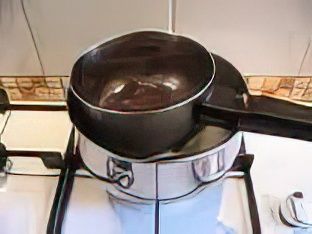 Chauffe du chocolat au bain marie