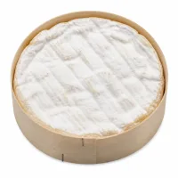 camembert fermier dans sa boîte en bois