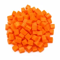 carotte moyenne coupée en petits cubes