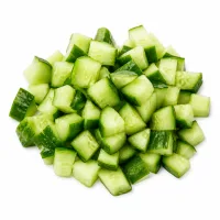 concombre, coupé en petits dés