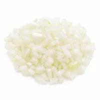 petits oignons coupés en petits dés