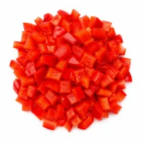 poivron rouge coupé en petits dés