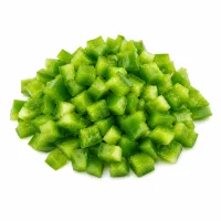 poivrons verts coupés en petits dés