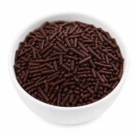 vermicelles au chocolat ou petits cœurs en sucre ou autre décoration